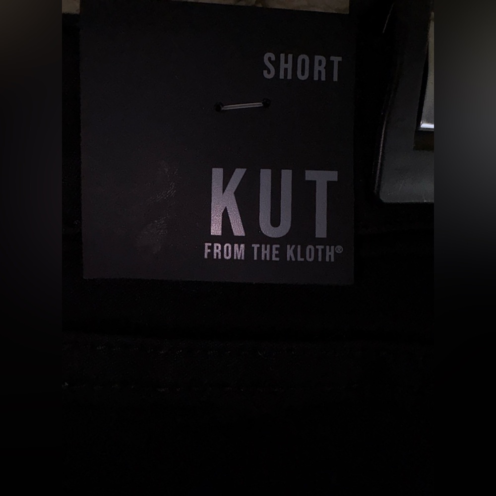 Kut from the Kloth Gidget Rollup Short - Picture 4 of 8